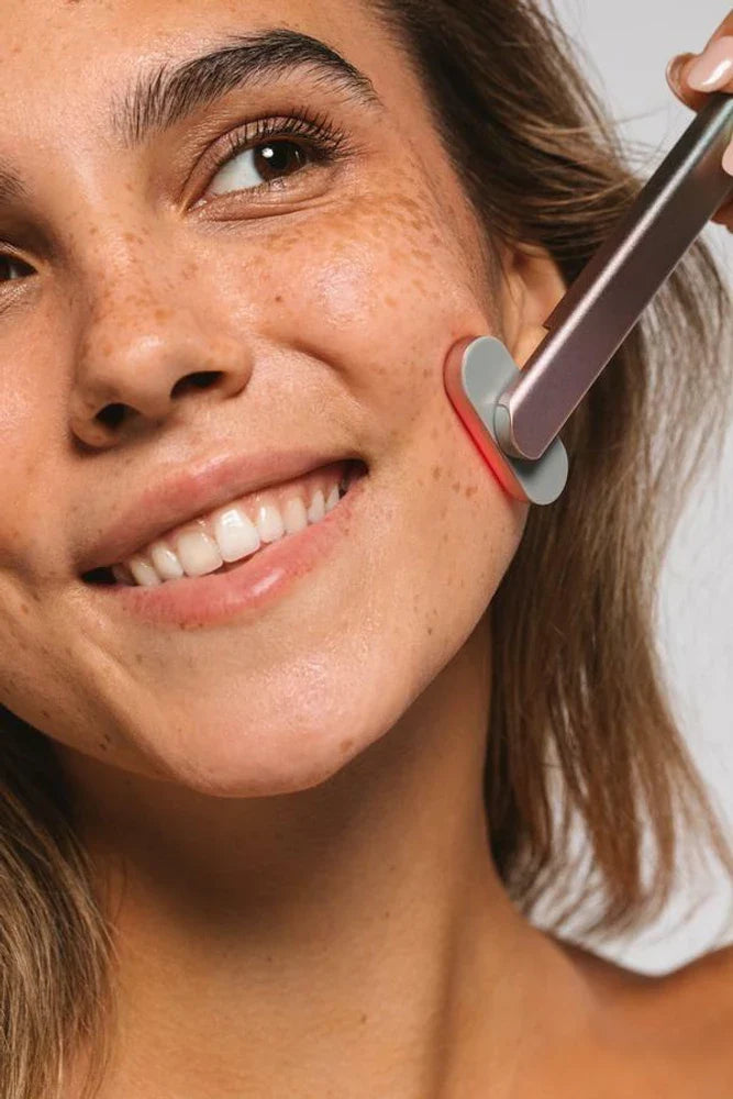 Masajeador Facial Skincare 4 en 1 con Luz LED Roja